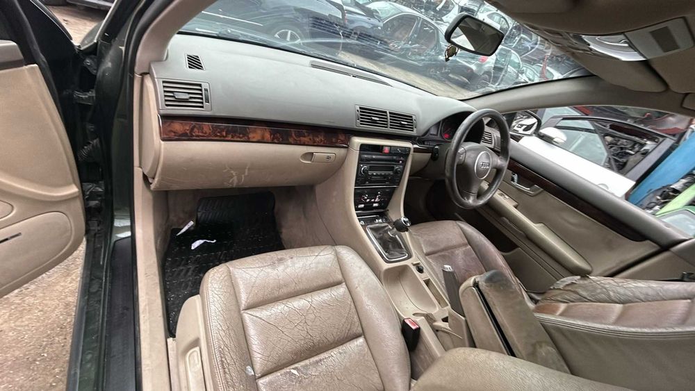 Dezmembrez Audi A4 B6 berlina an 2003 1.9 tdi 131cp