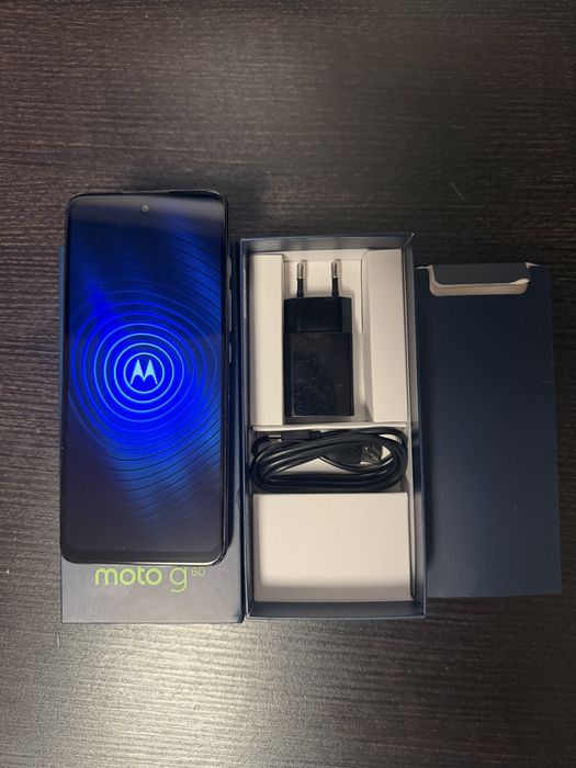 Telefon Motorola G60  Baterie 6000 mAh 6 GB RAM si 128 GB