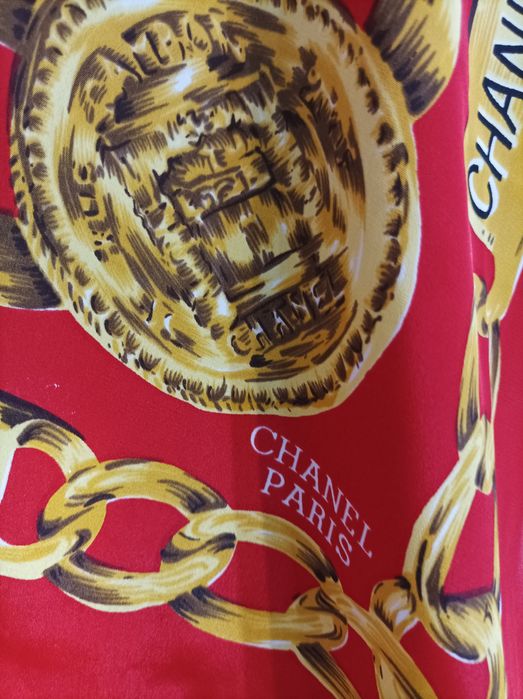 Оригинален копринен шал Chanel