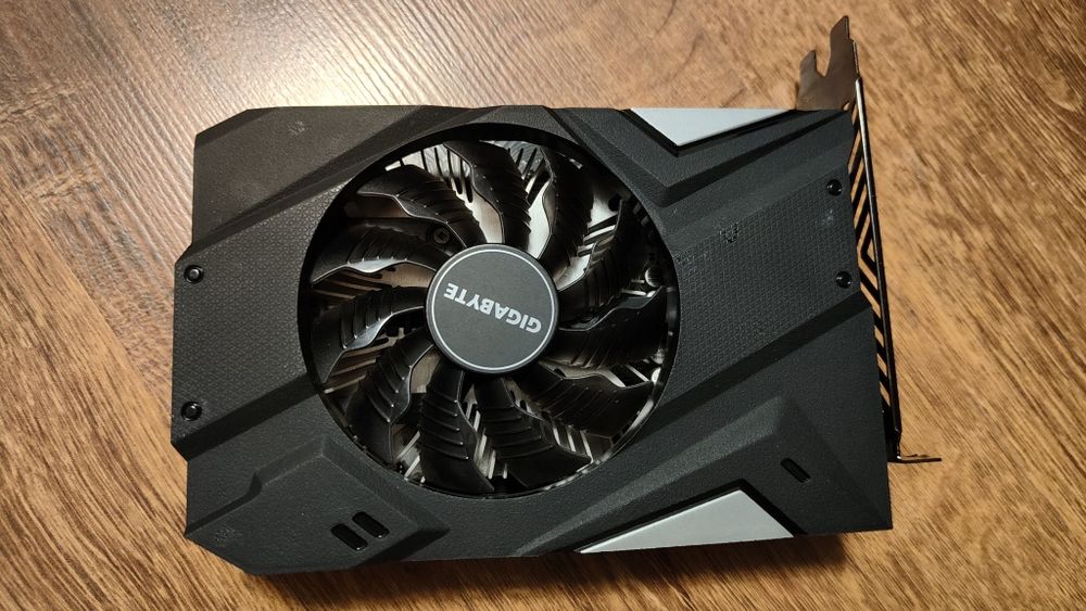 Продам видеокарту 1660 super