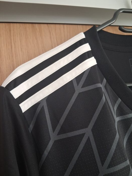 Черната фланелка ADIDAS на ПФК "Левски" 1914