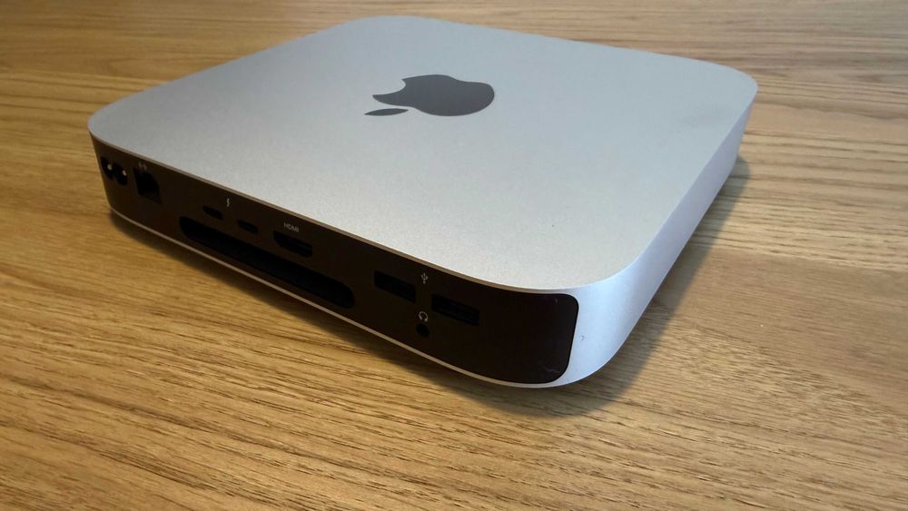 Продавам Mac mini M2, 16GB RAM, 256GB SSD + hub Satechi