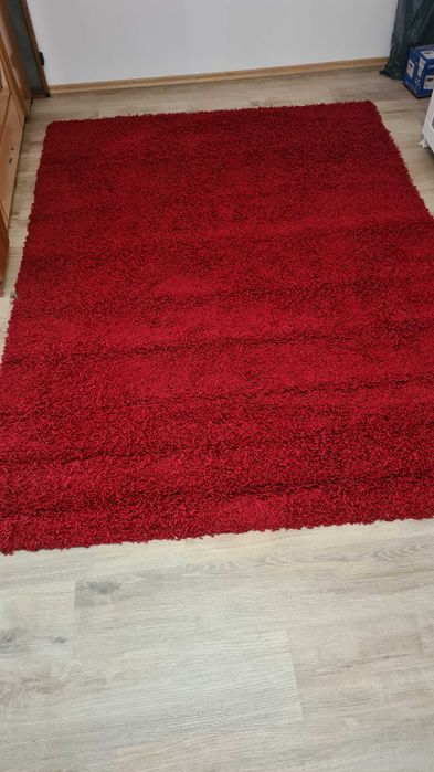 Covor rosu cu par lung