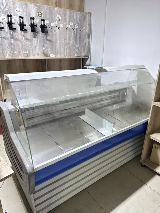 Продам витринный холодильник