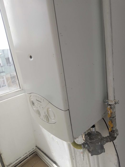 Vand apartament 2 camere semidecomandat zona Centrala Filiasi