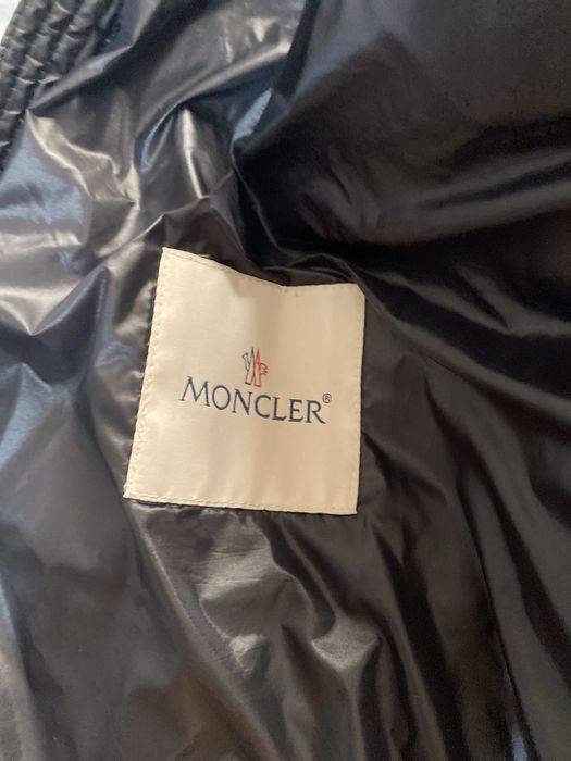 Geaca Moncler neagra marimea 1