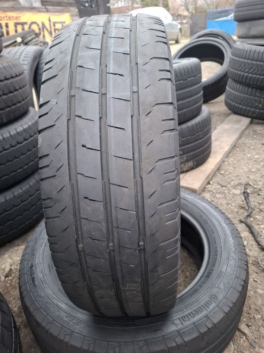 Vand 2 anvelope 215 60 17 C continental de vara bune