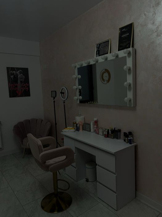 Inchiriez camera makeup