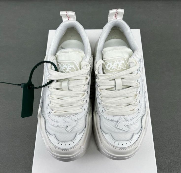 Vând off white oddsy