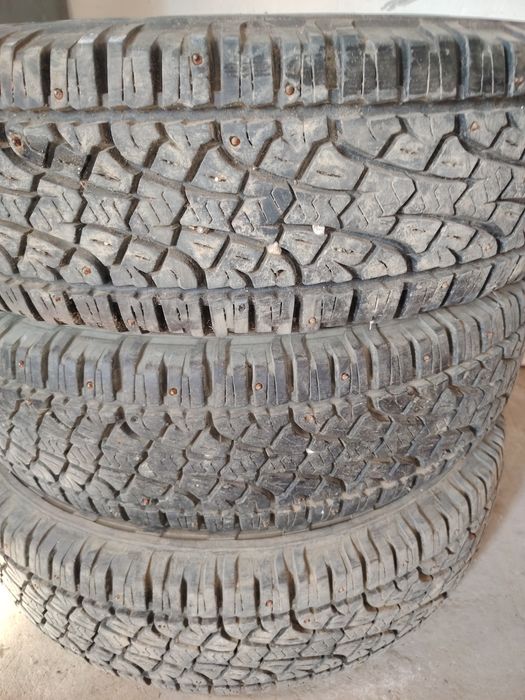 Шины зимние 235/85 R16.