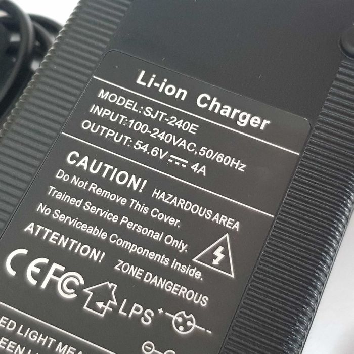 Incarcator  Ebike Li-ion 54,6V 4A  mufa 5.5x2.5
