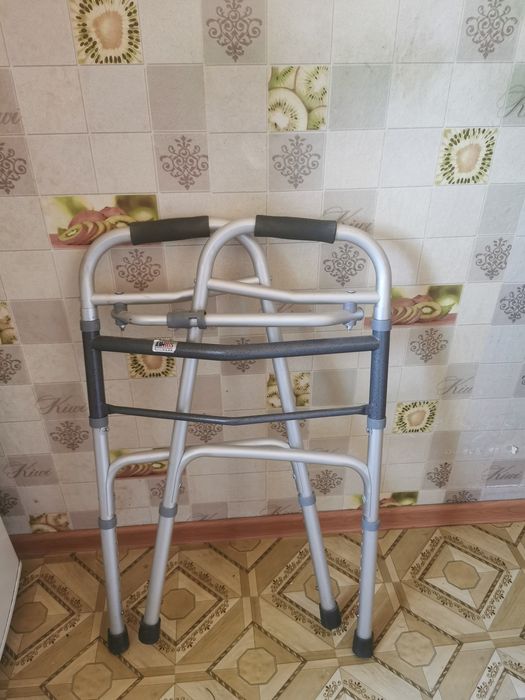 Продам костыли, ходунки.,протезы