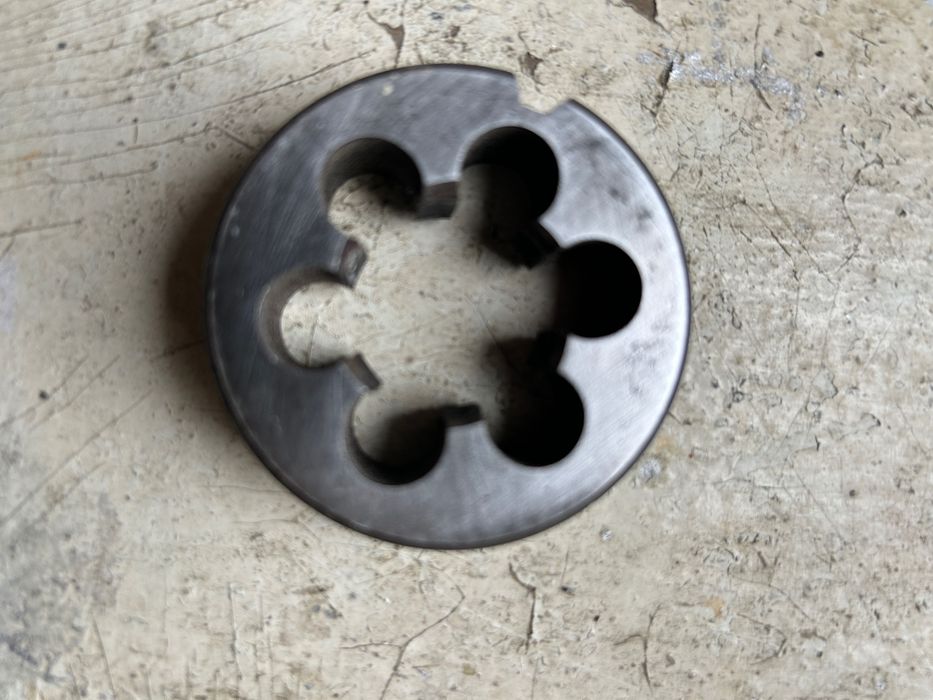 Плашка резьба трубная  3/4 дюйма