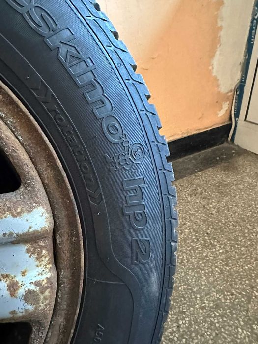 4бр. зимни гуми с метални джанти 215/65R16