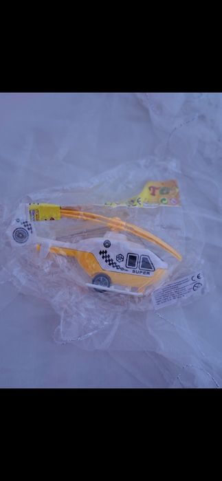 Играчки-хеликоптер и камион