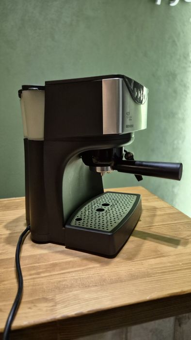 Кофеварка REDMOND RCM 1503