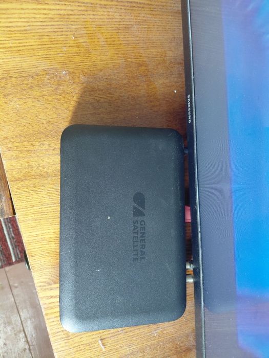 Продам тюнер три колор