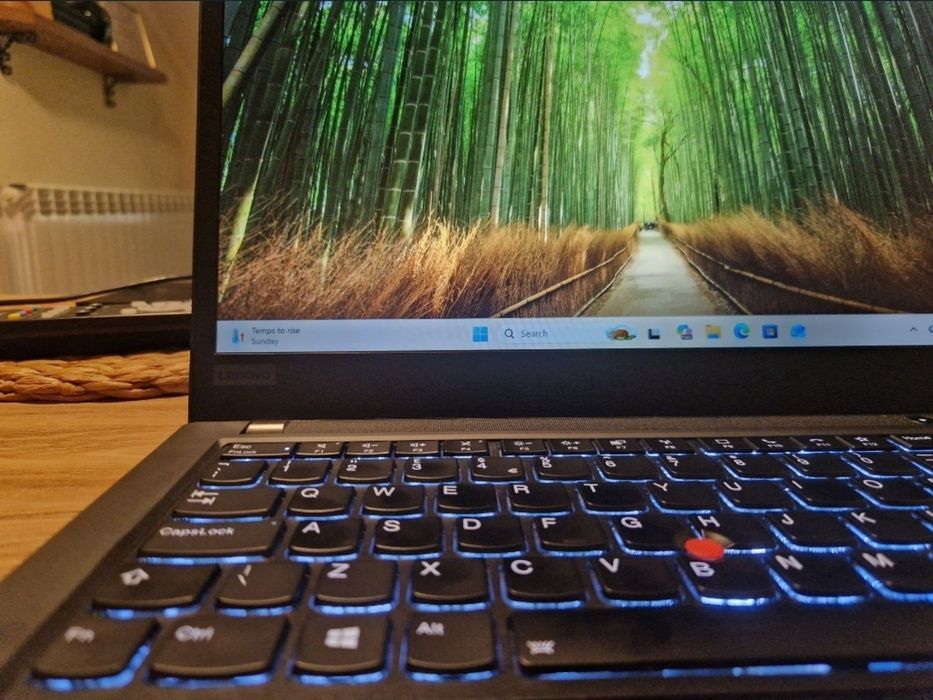 Лаптоп Lenovo T14 Gen2 много запазен - отлична батерия и тъч екран