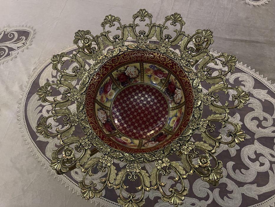 Bronza vaza eron mahsuloti