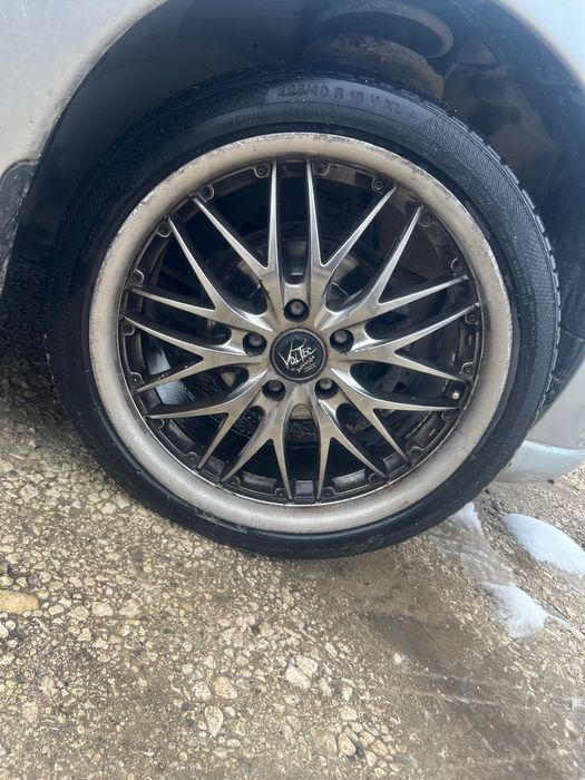 Продавам гуми с джанти.