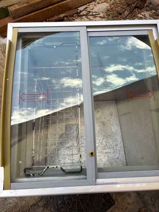 Vitrină frigorifică – 85L, stare foarte bună