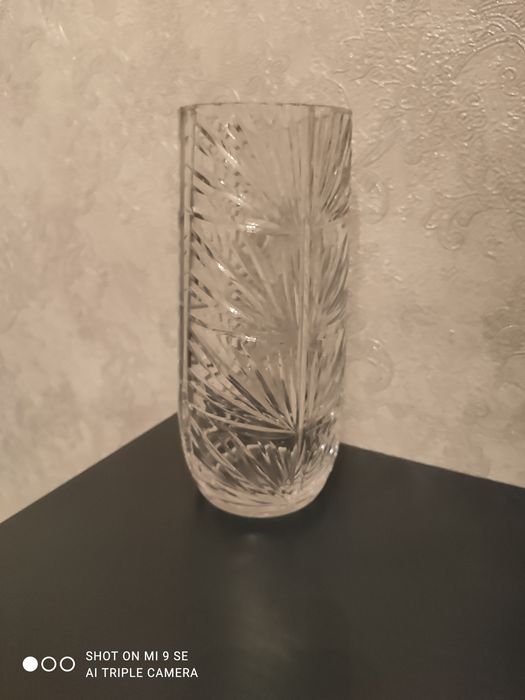 Продаю вазу хрустальную