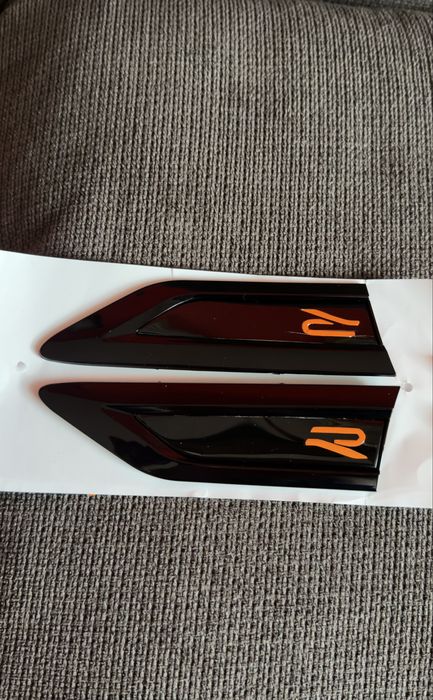 R line емблема за калник VW