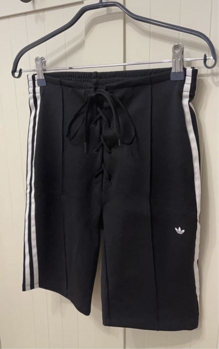 Pantaloni scurti Adidas