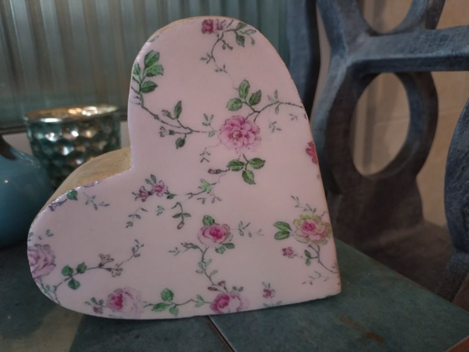 Дървено винтидж сърце с цветя от Испания