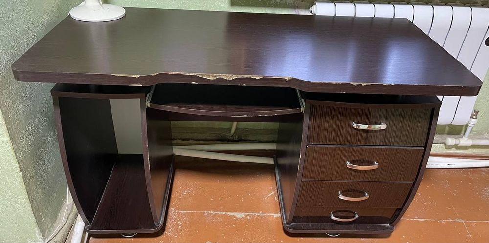 Продается письменный стол