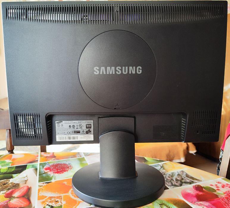 Samsung SyncMaster 2243nw + преходник от VGA към HDMI