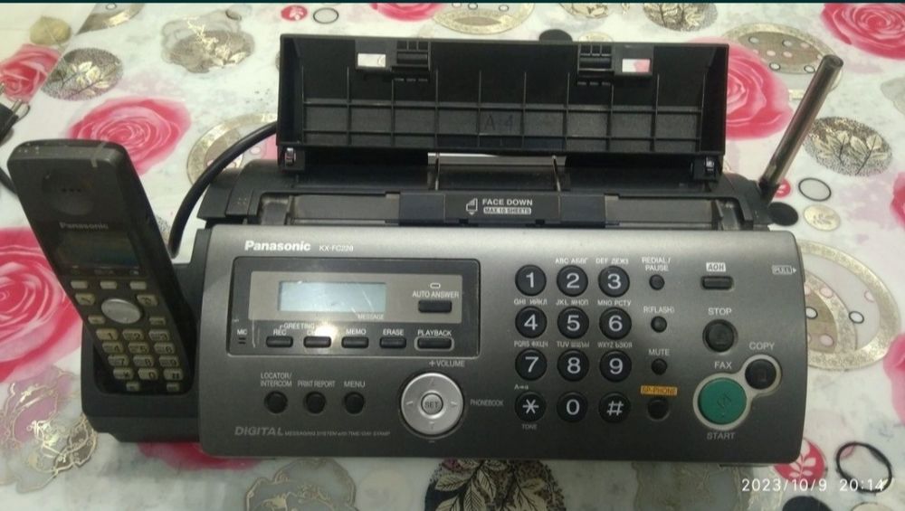 Факс Panasonic в рабочем состоянии
