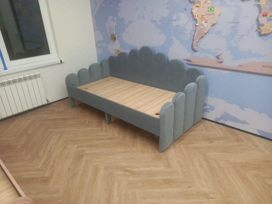 Детский кровать.