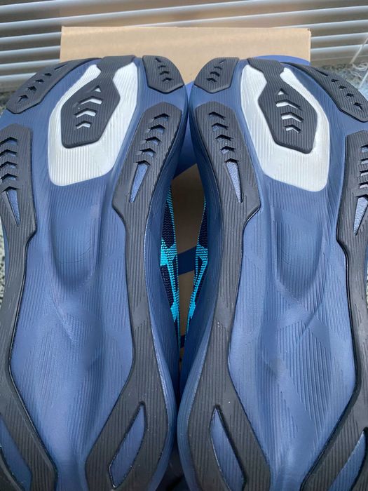 New Asics Novablast 6, 45 (EU) UK (10) 11 (US)