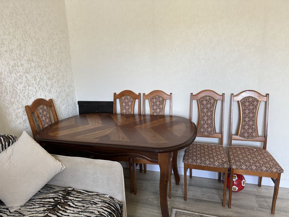 Стол со 6 стульями