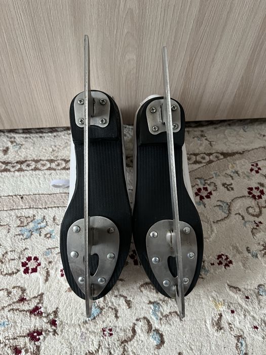 Продам коньки женские