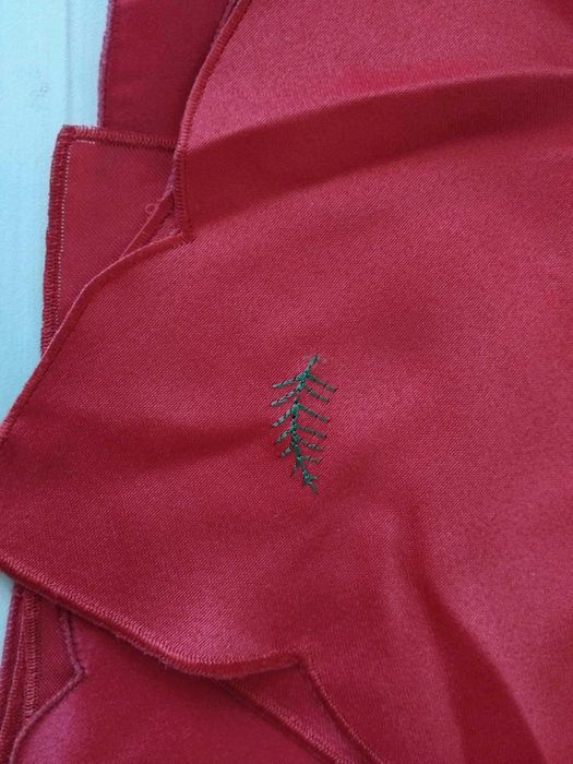 Каре/тишлайфер и кърпи/салфетки с бродерия коледни