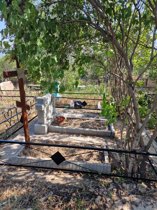 Уборка могилок, покраска