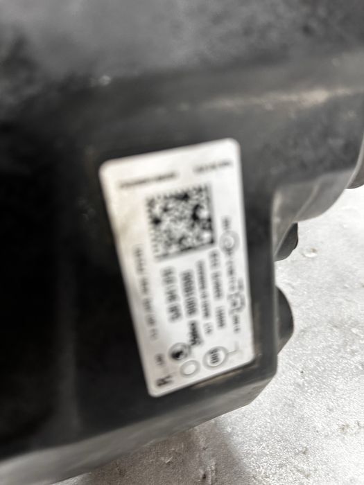 Far dreapta skoda rapid.