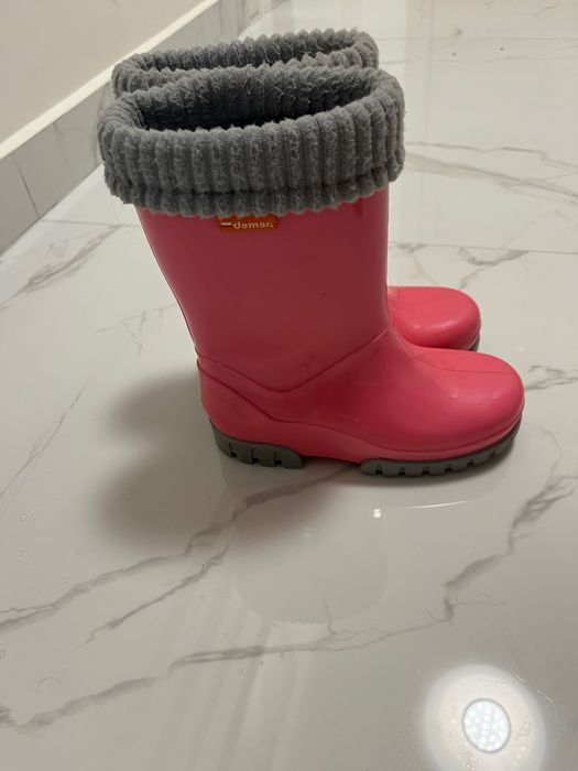 Детски боти и ботуши в добро състояние.