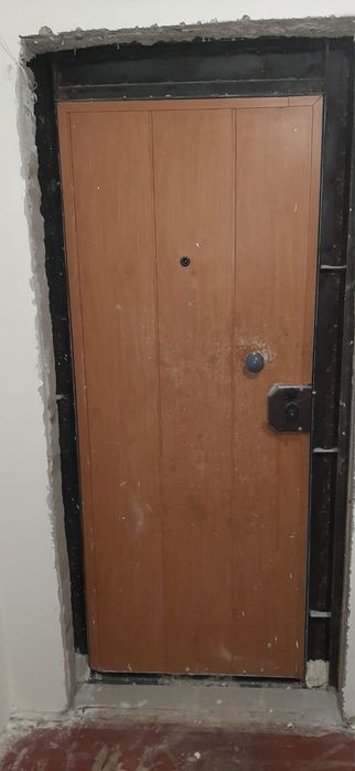 Продам дверь железная