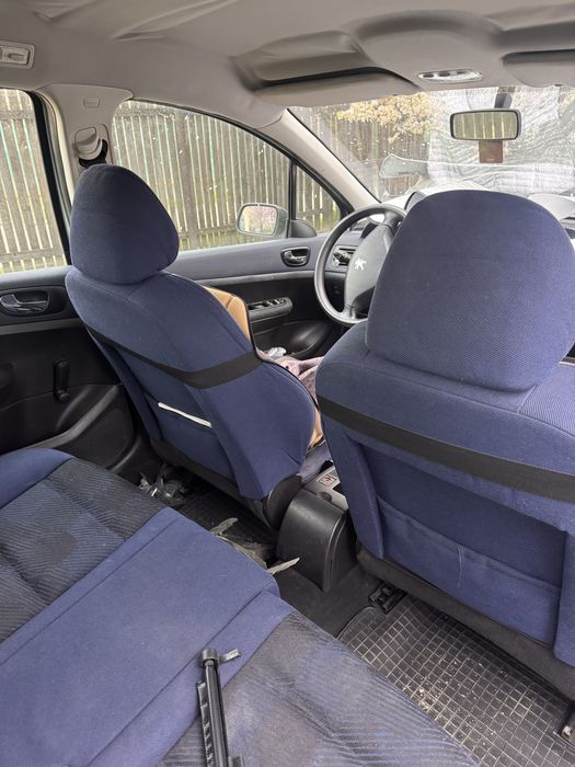 Peugeot 307 gri, pe piese 1.4