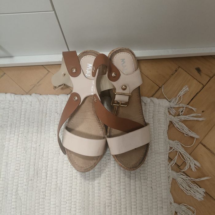 Sandale cu platforma