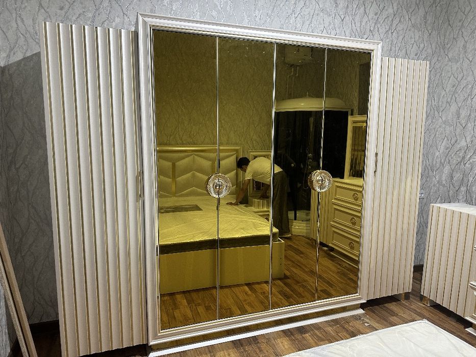 Спальный гарнитур