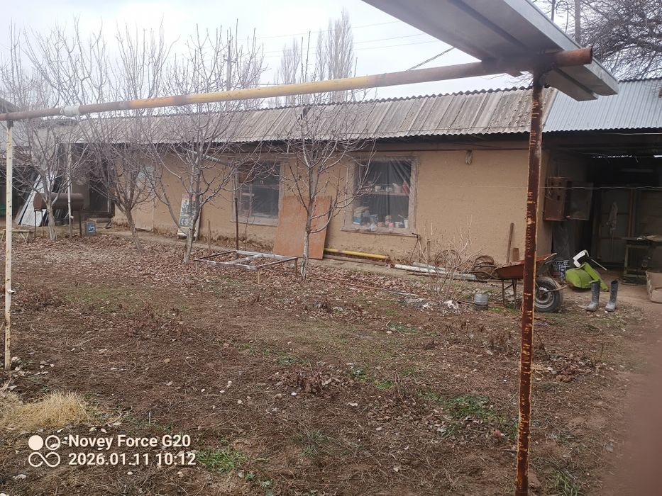 12сотих участка сотилади.Янгибозор жойлашган.