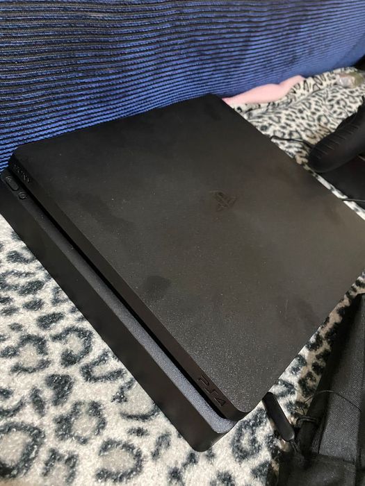 Продам sony ps4 новая