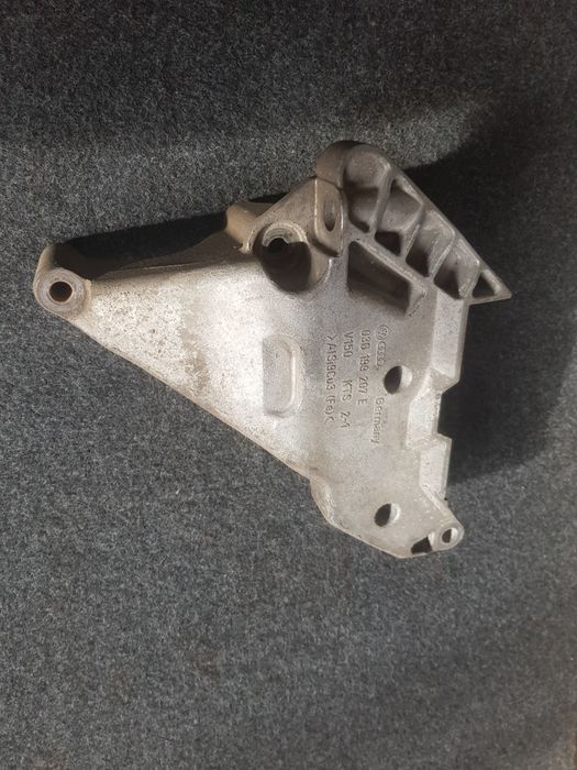 Лапа за двигател 2.0 tdi 03G 199 207 E /A
