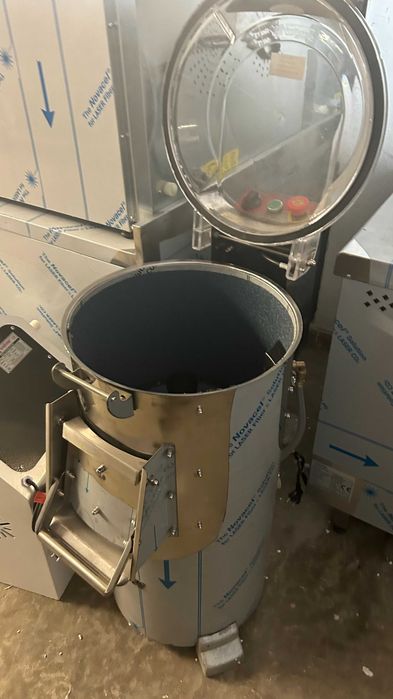 Машина за белене на картофи.