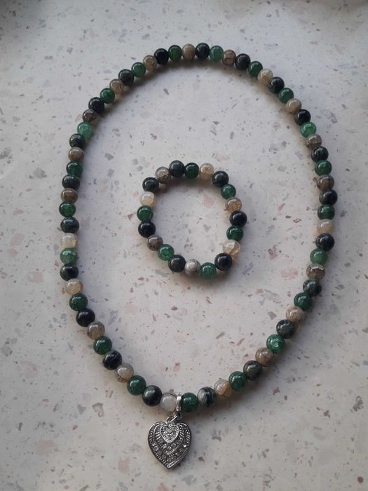 Комплект колие и гривна от полускъпоценни камъни