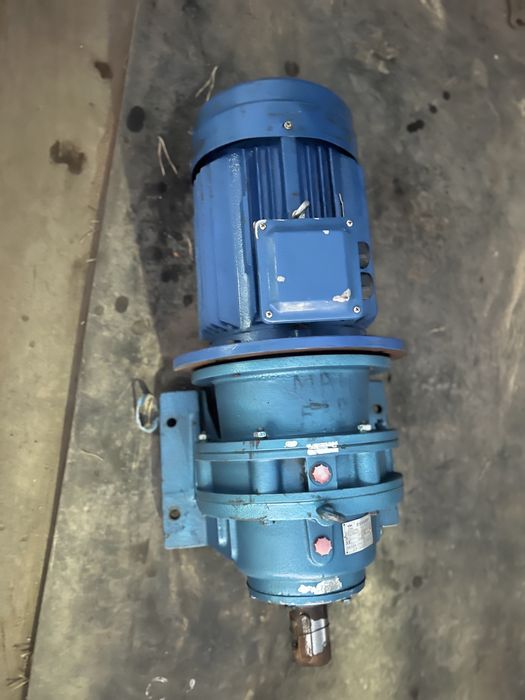 Мотор редуктор